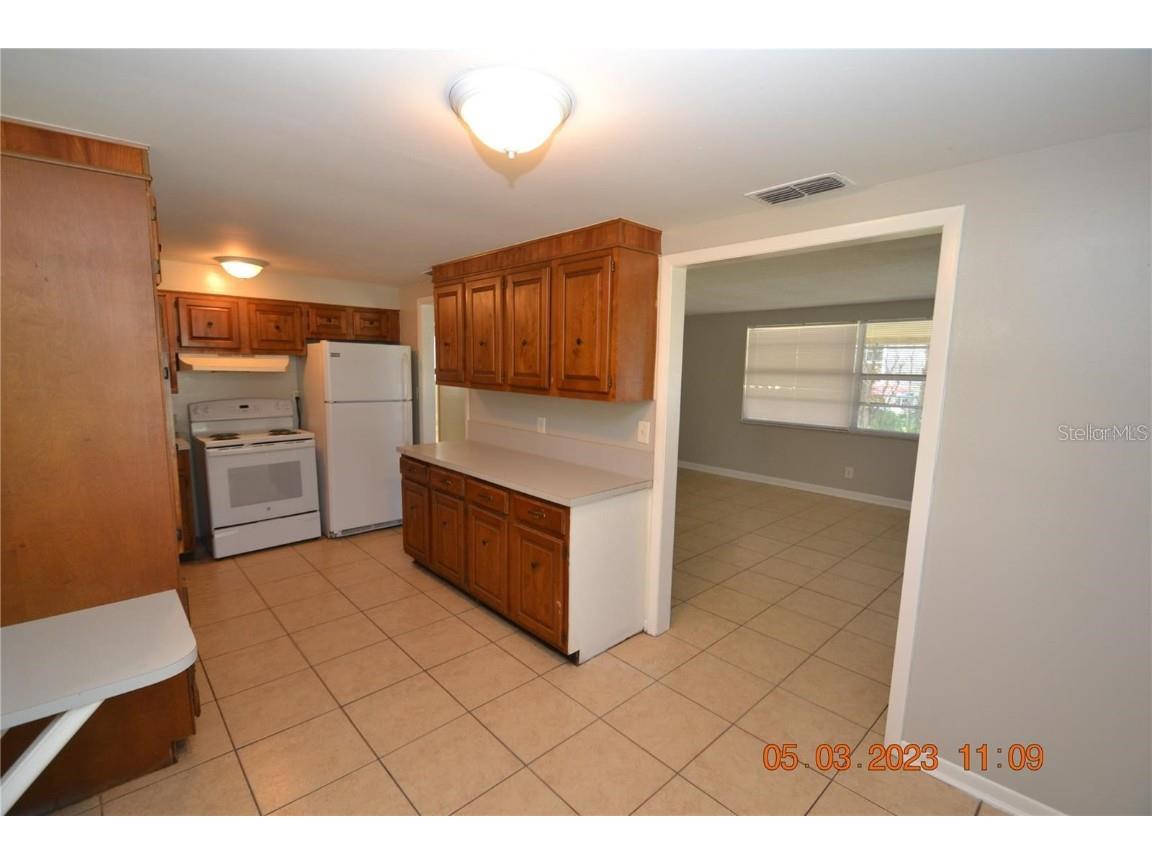 300 Midwood Drive Plant City FL 33566 W7876196 image2