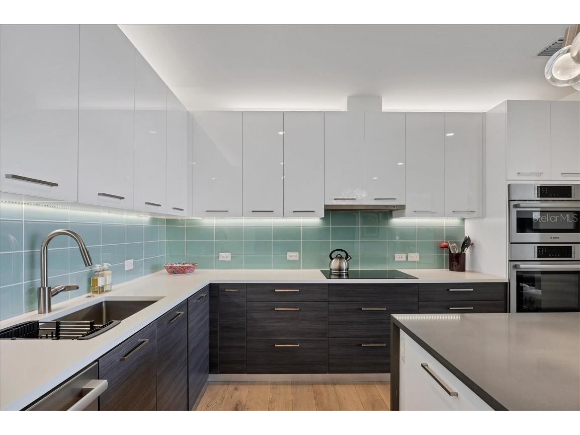 300 S Pineapple Avenue #302 Sarasota FL 34236 A4665439 image11