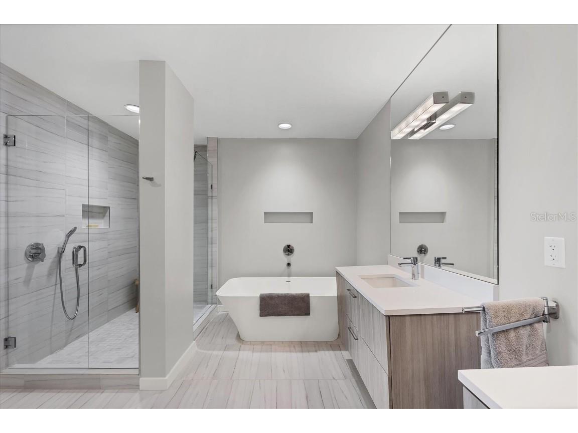 300 S Pineapple Avenue #302 Sarasota FL 34236 A4665439 image24