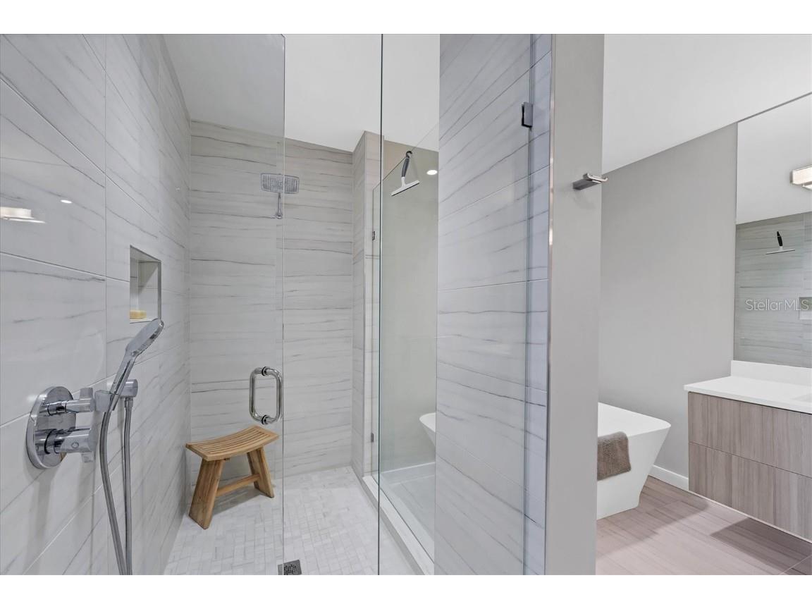 300 S Pineapple Avenue #302 Sarasota FL 34236 A4665439 image25