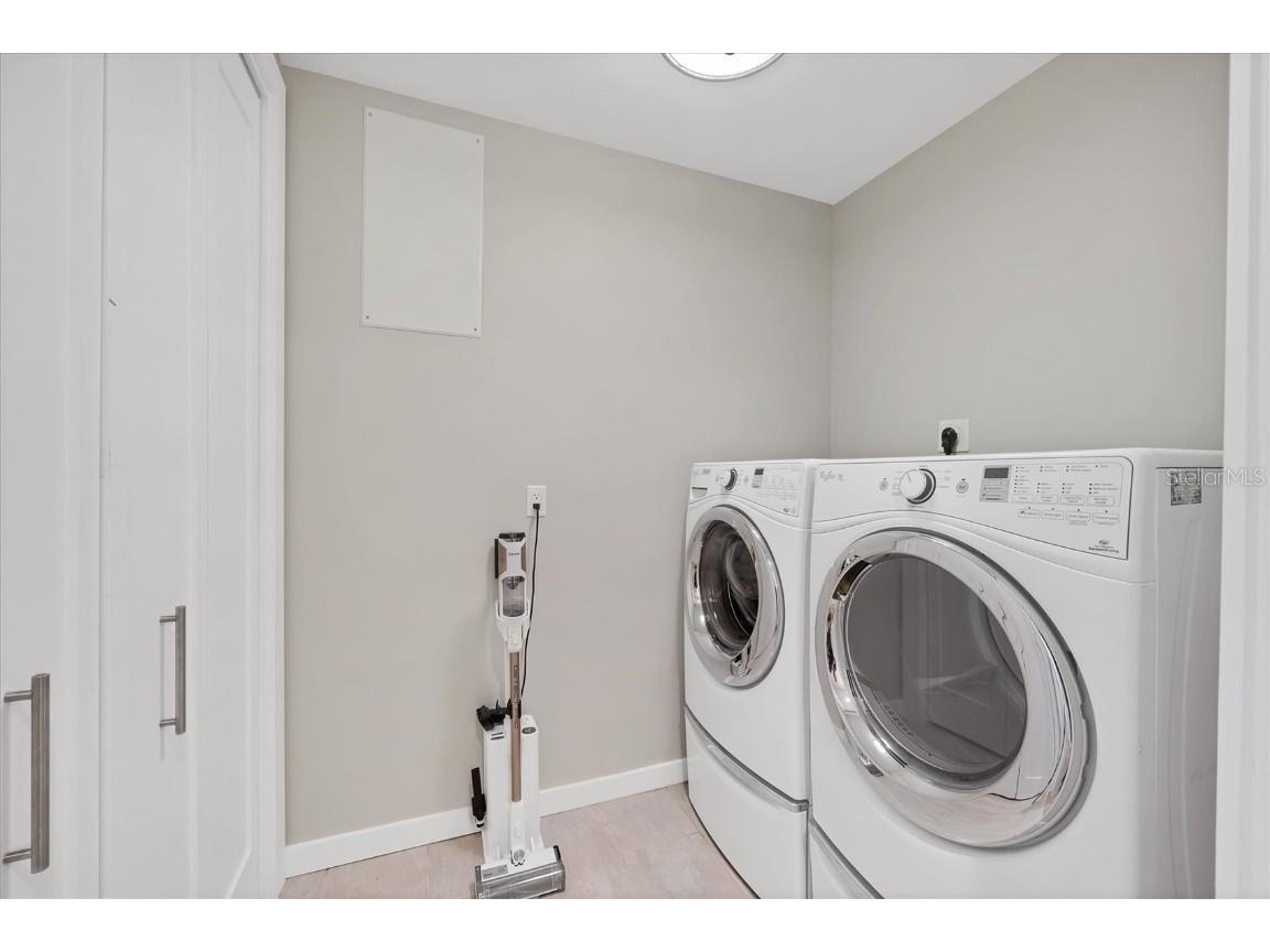 300 S Pineapple Avenue #302 Sarasota FL 34236 A4665439 image39