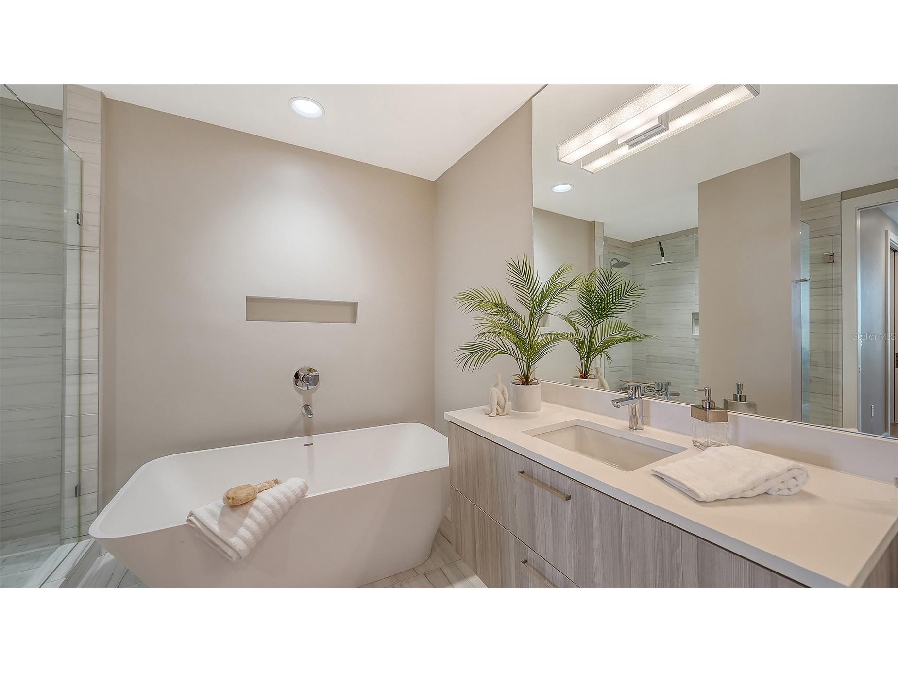300 S Pineapple Avenue #302 Sarasota FL 34236 A4691974 image29