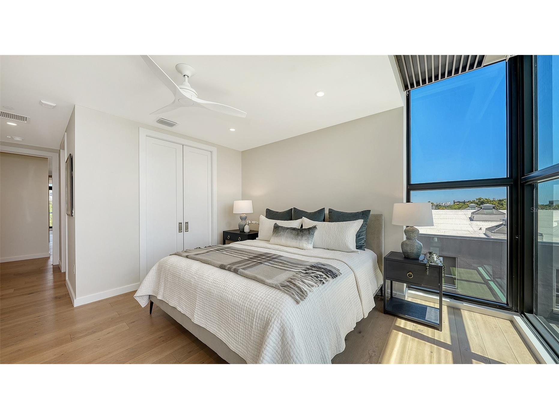 300 S Pineapple Avenue #302 Sarasota FL 34236 A4691974 image35