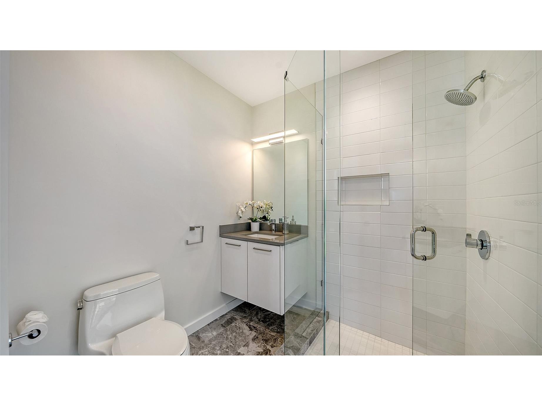300 S Pineapple Avenue #302 Sarasota FL 34236 A4691974 image40