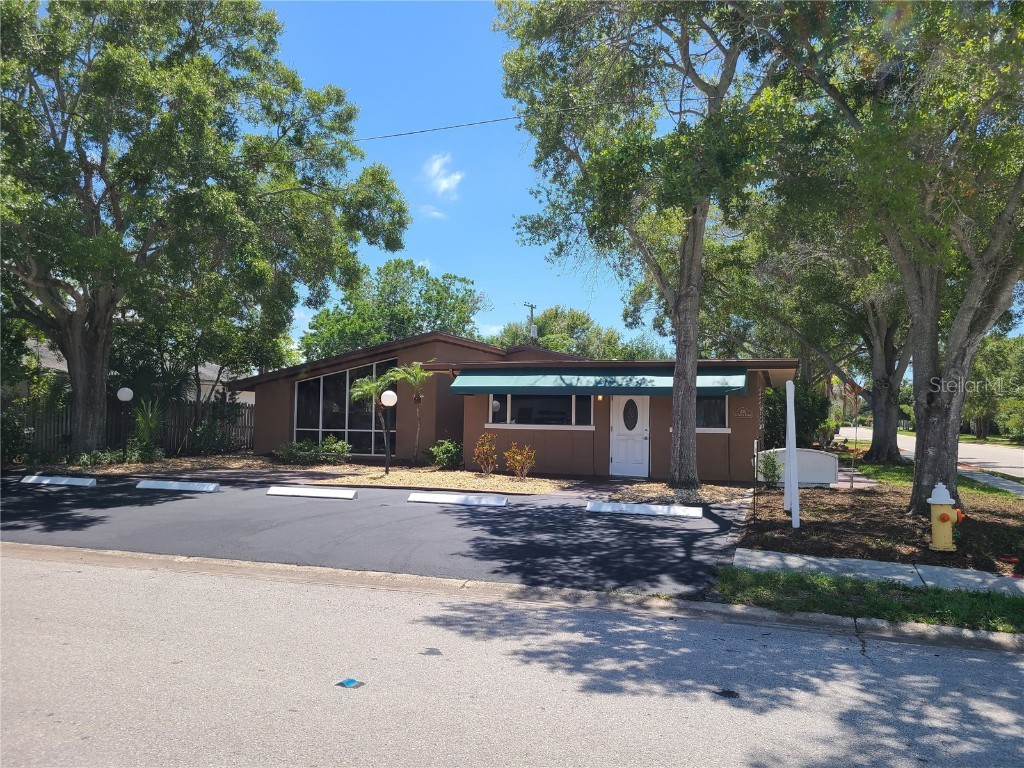 300 S Saturn Avenue Clearwater FL 33755 U8203791 image1