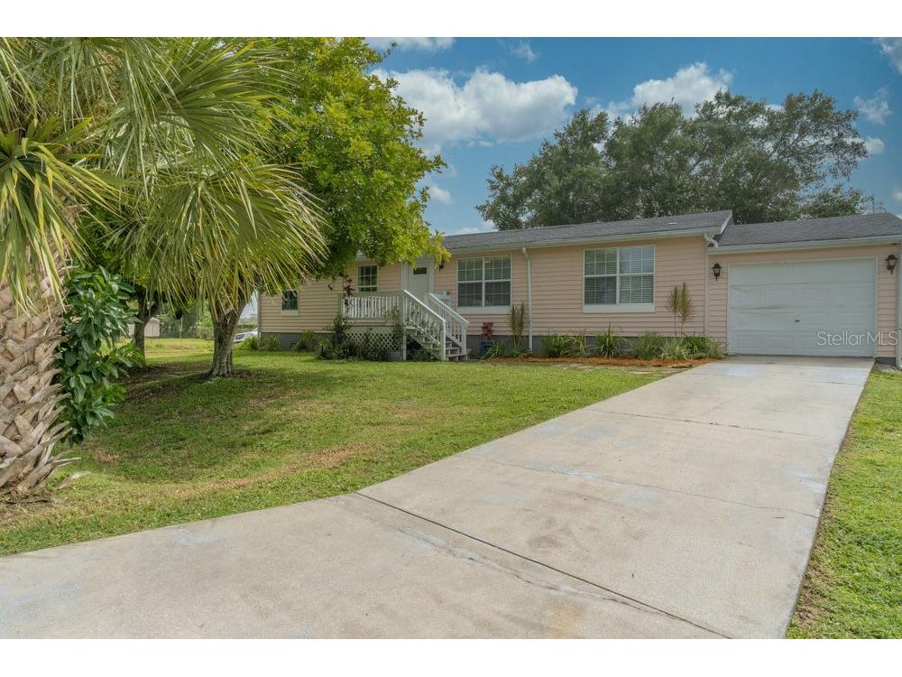 300 Stewart Ln Lehigh Acres FL 33936 A4584720 image1