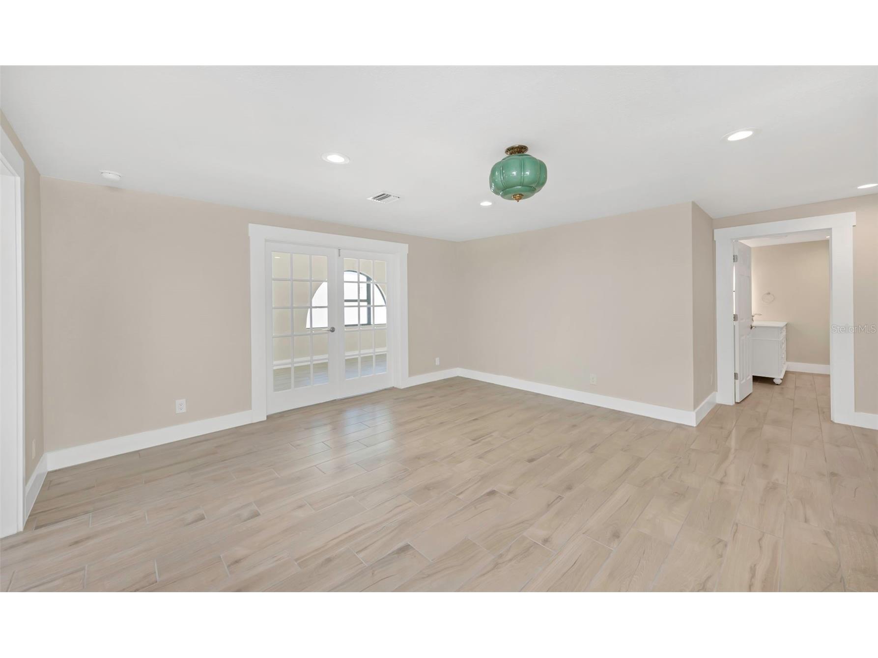 3000 Beach Boulevard S #9 Gulfport FL 33707 TB8489674 image17