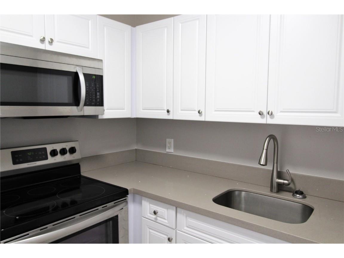 3001 Bee Ridge Road #103 Sarasota FL 34239 A4560088 image1