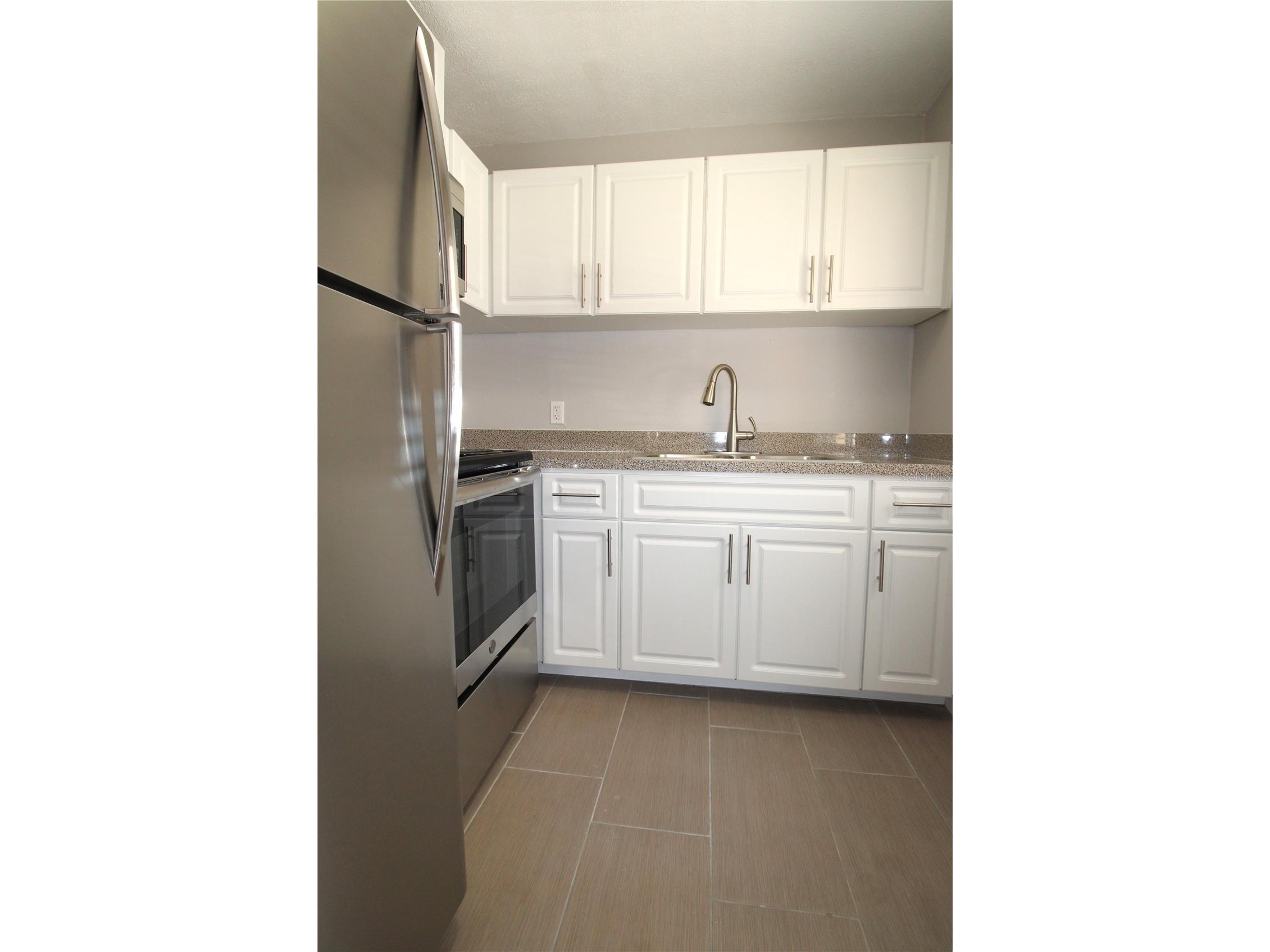 3001 Bee Ridge Road #121 Sarasota FL 34239 A4694957 image3