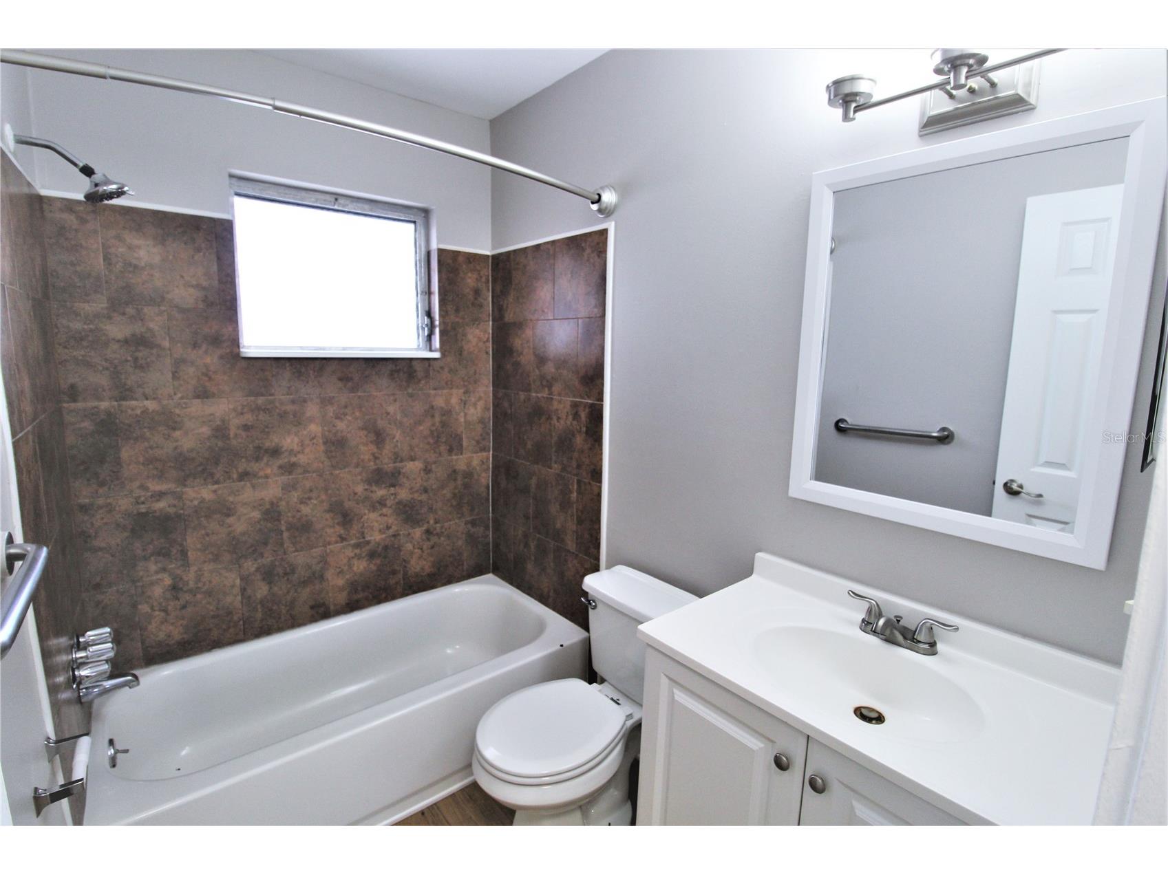 3001 Bee Ridge Road #124 Sarasota FL 34239 A4693660 image10