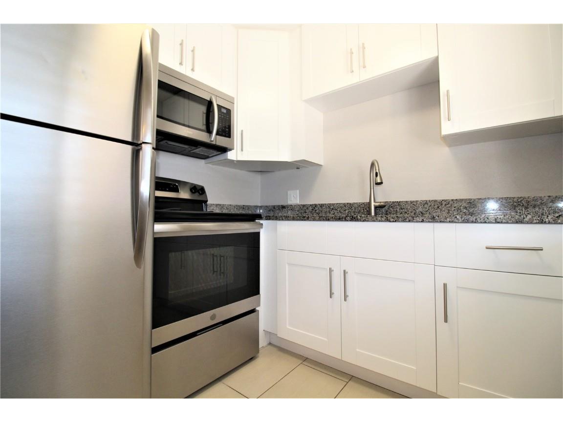 3001 Bee Ridge Road #213 Sarasota FL 34239 A4673727 image2