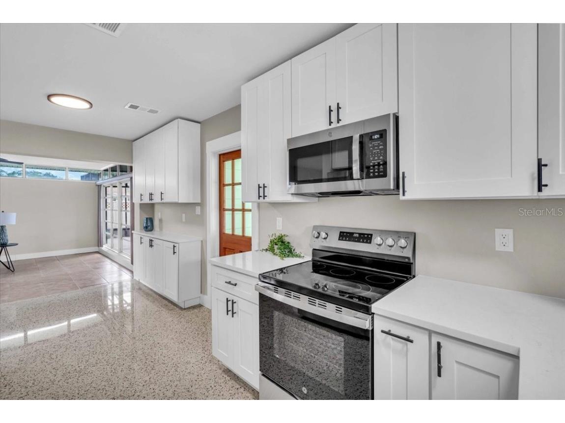 3002 58th Street S Gulfport FL 33707 TB8434121 image9