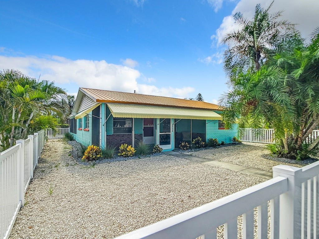 3002 Dupont Street S Gulfport FL 33707 TB8408344 image1