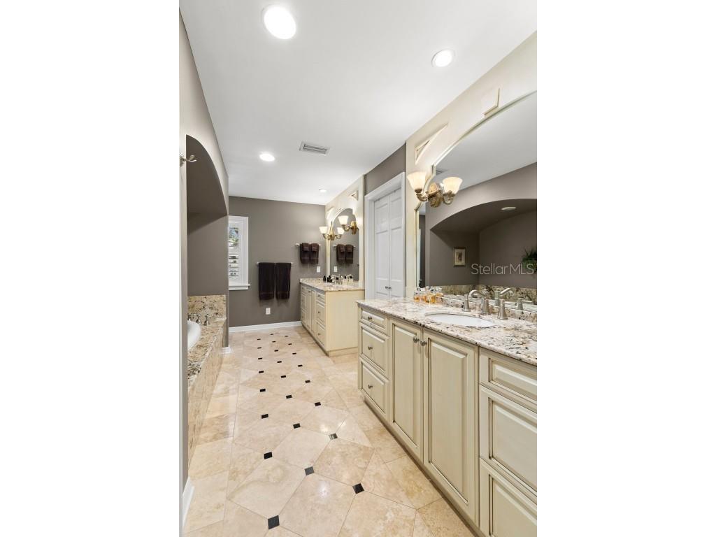 3003 W Villa Rosa Park Tampa FL 33611 TB8424754 image32