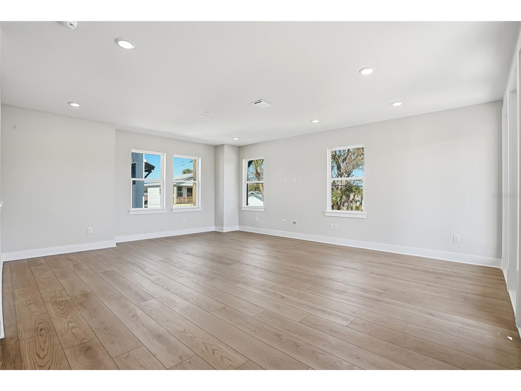 3005 1st Avenue N Saint Petersburg FL 33713 TB8399184 image17