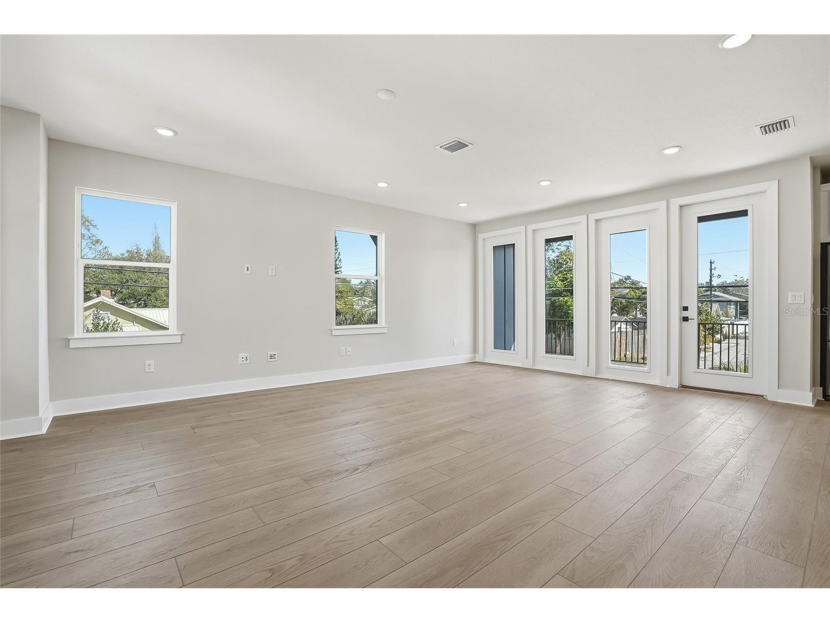 3005 1st Avenue N Saint Petersburg FL 33713 TB8399184 image18