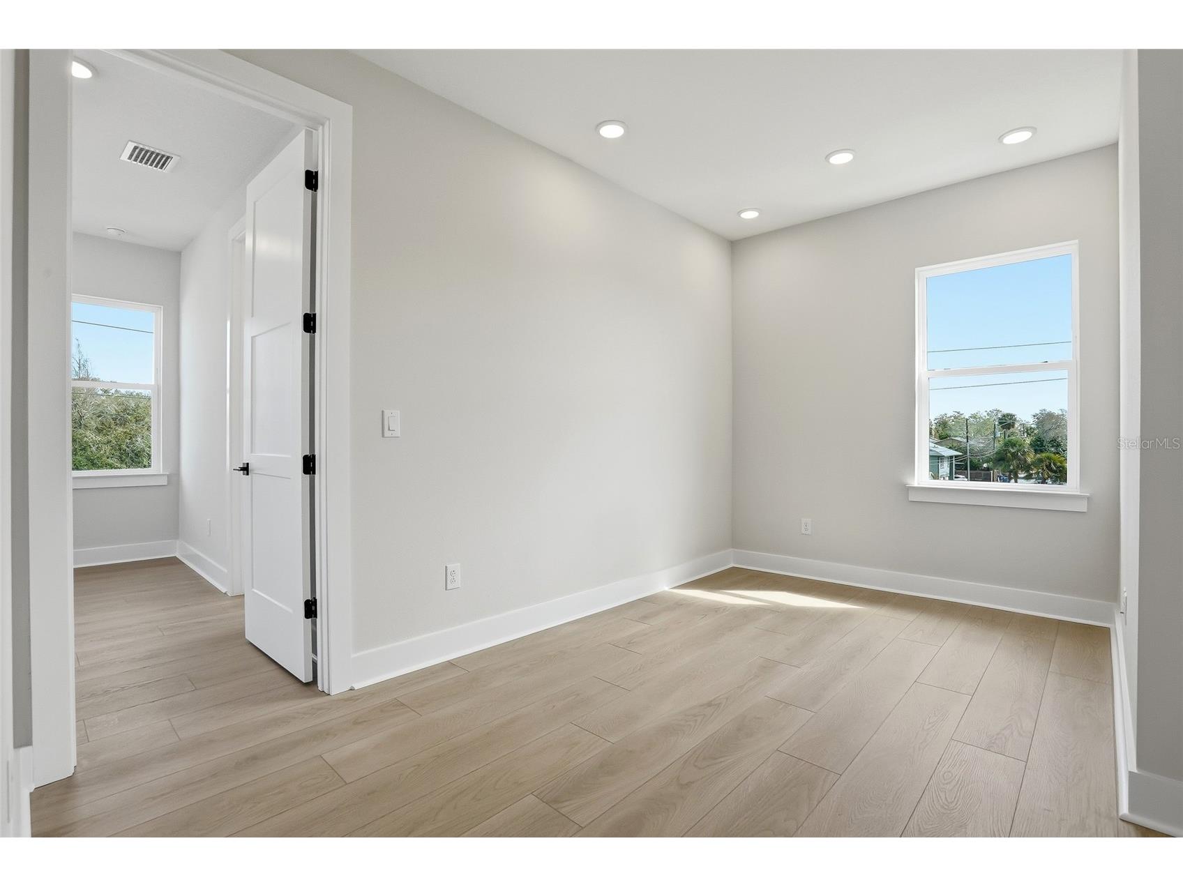 3005 1st Avenue N Saint Petersburg FL 33713 TB8399184 image25