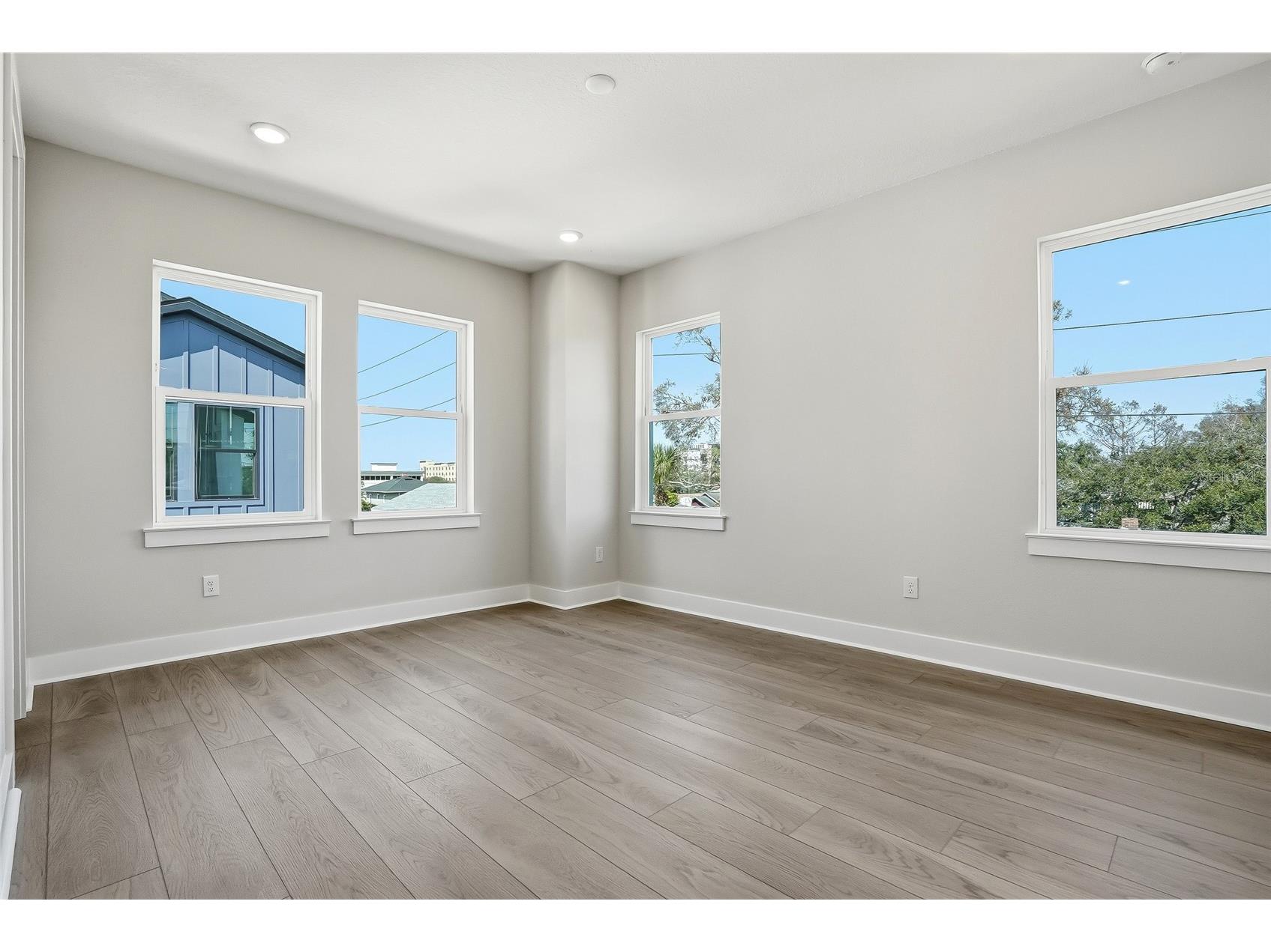 3005 1st Avenue N Saint Petersburg FL 33713 TB8399184 image27