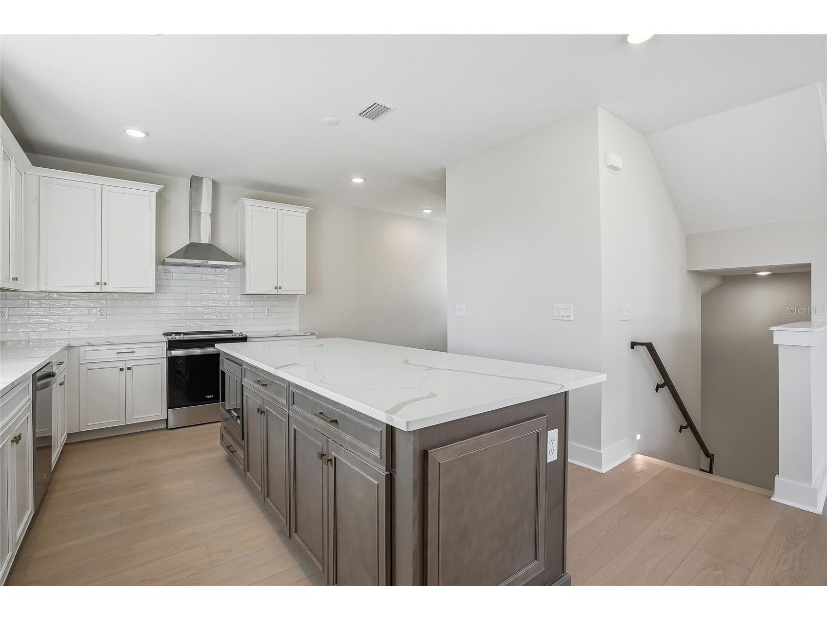 3005 1st Avenue N Saint Petersburg FL 33713 TB8513140 image12