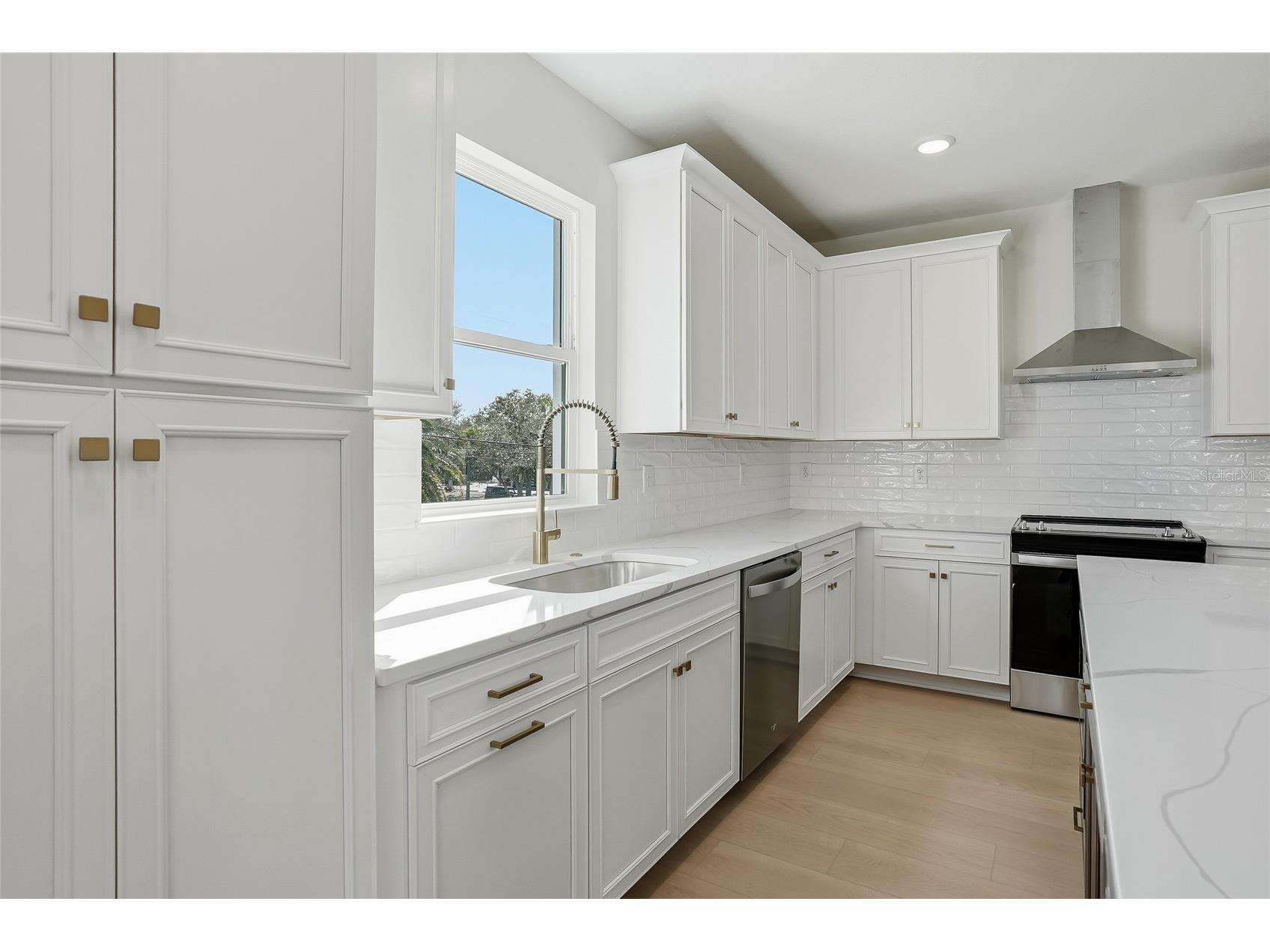 3005 1st Avenue N Saint Petersburg FL 33713 TB8513140 image17