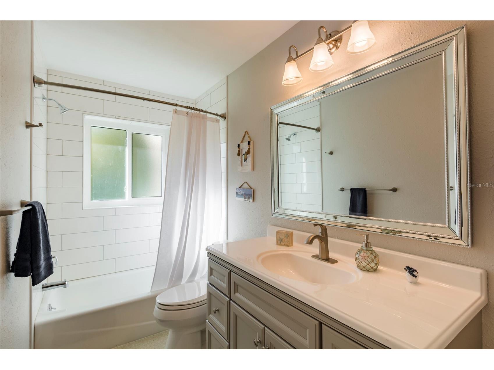 3005 Chase Circle Sarasota FL 34231 A4691816 image17