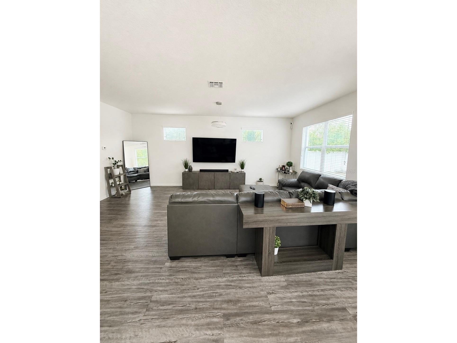 3008 E Sligh Avenue Tampa FL 33610 TB8523916 image7