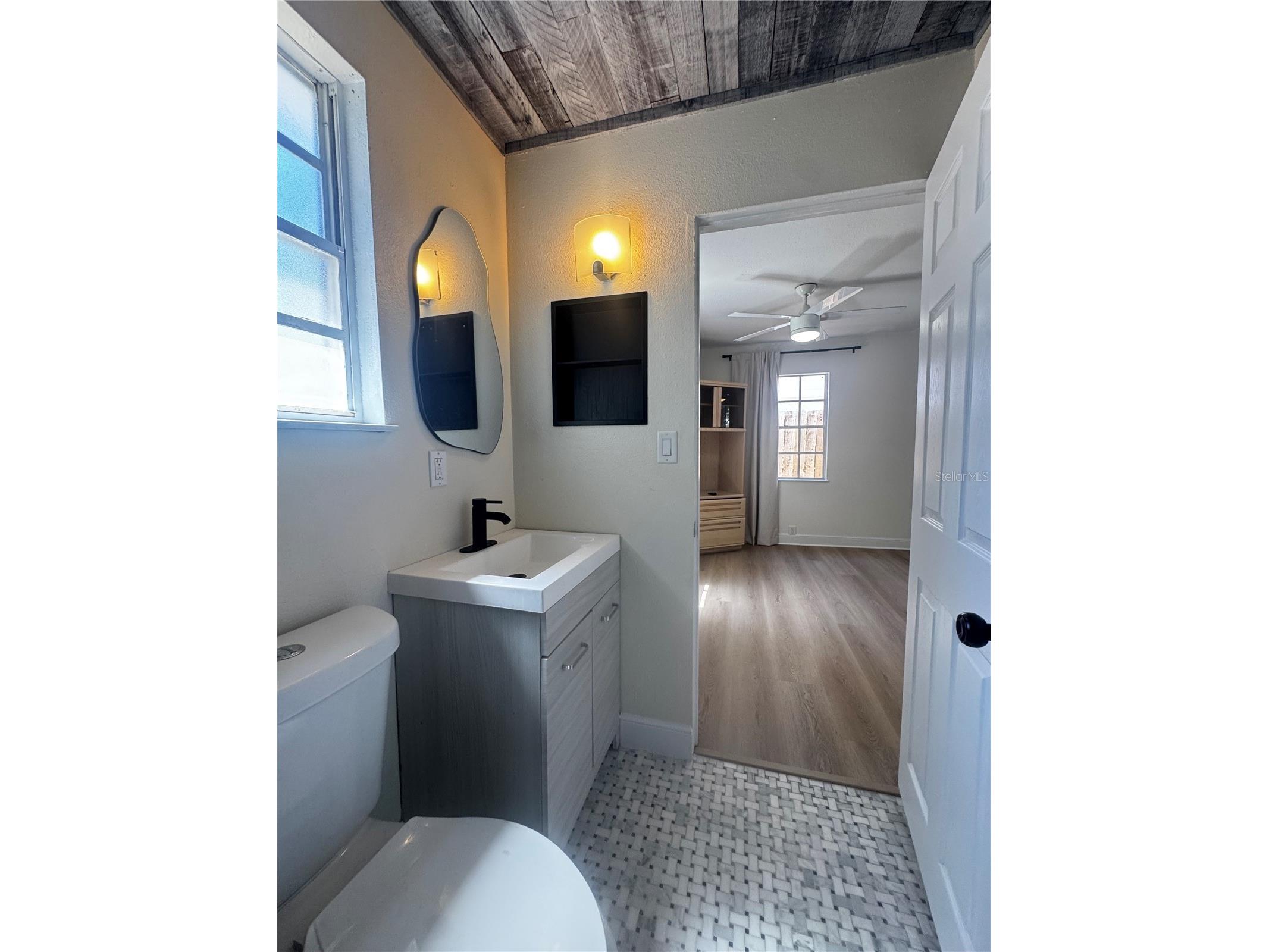 3008 Hillview Street Sarasota FL 34239 A4686754 image17