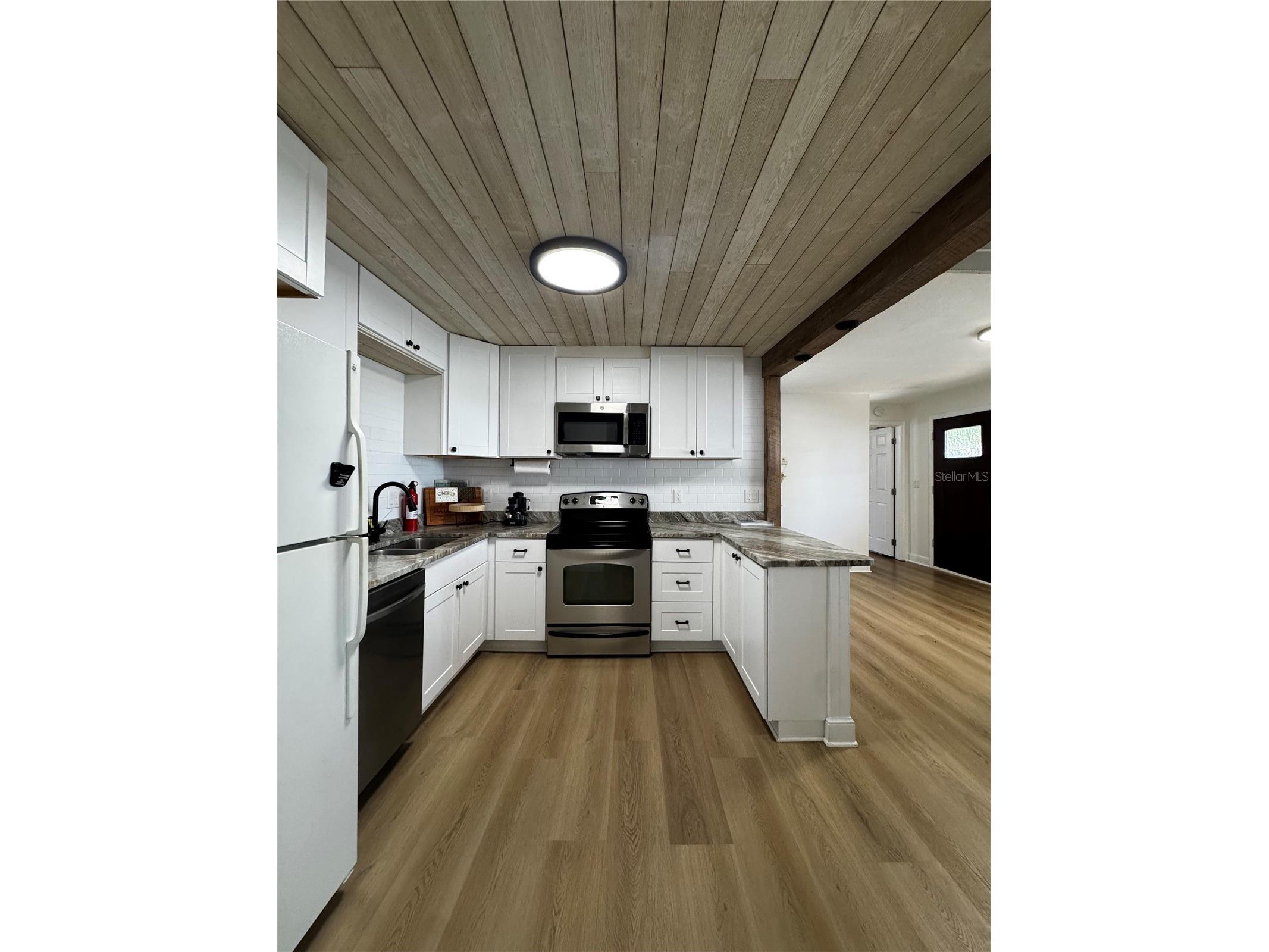 3008 Hillview Street Sarasota FL 34239 A4686754 image4