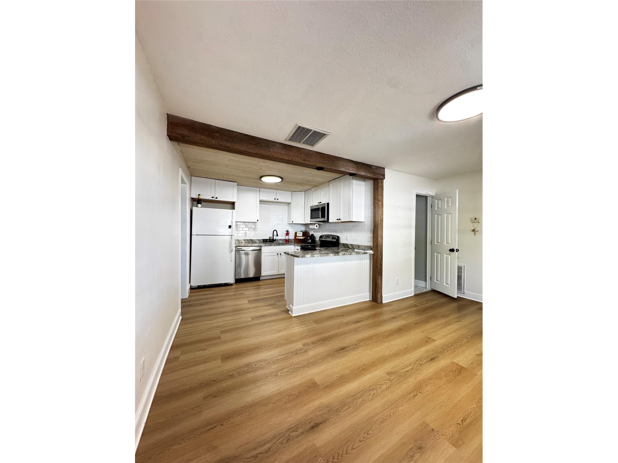 3008 Hillview Street Sarasota FL 34239 A4686754 image5