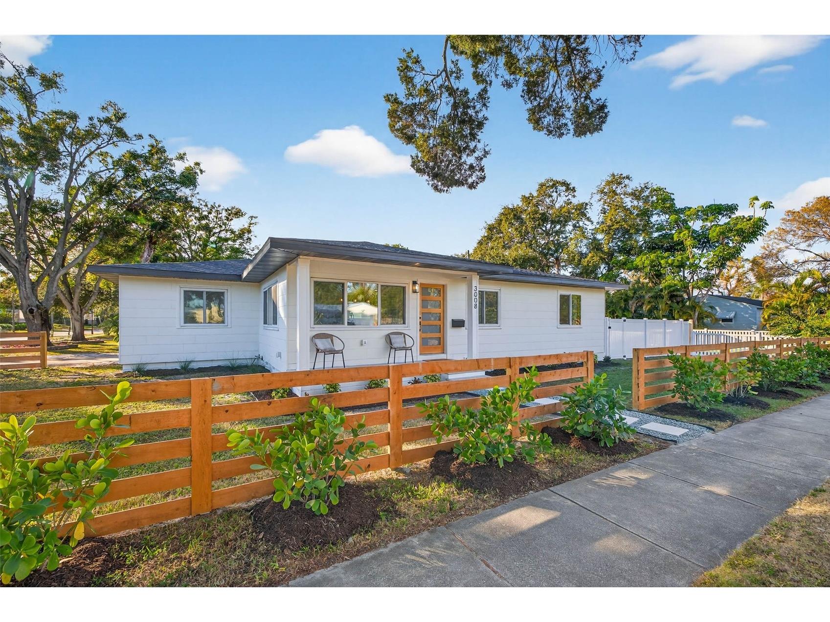 3008 Jackson Street N Saint Petersburg FL 33704 TB8508902 image1