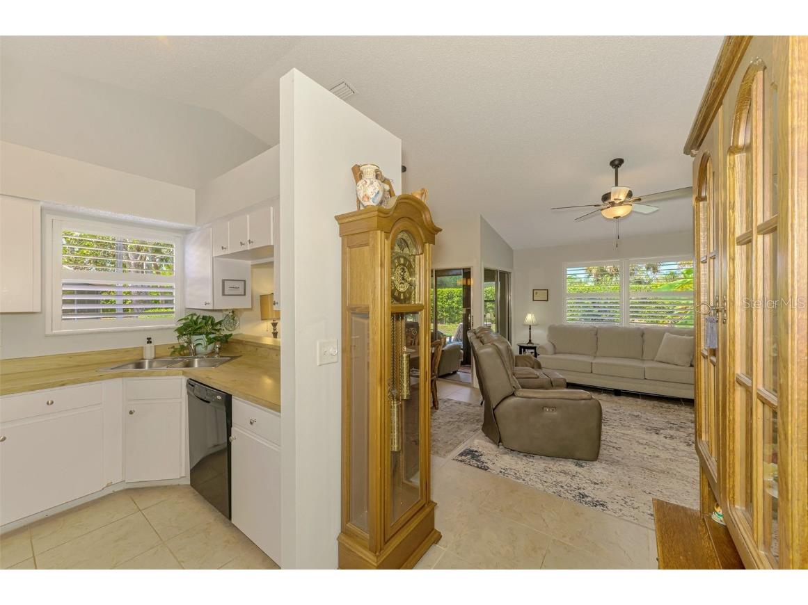 3008 Sail Pointe Circle #2C Venice FL 34293 N6137915 image10