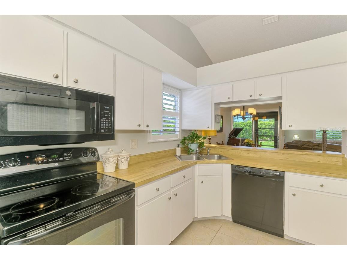 3008 Sail Pointe Circle #2C Venice FL 34293 N6137915 image17