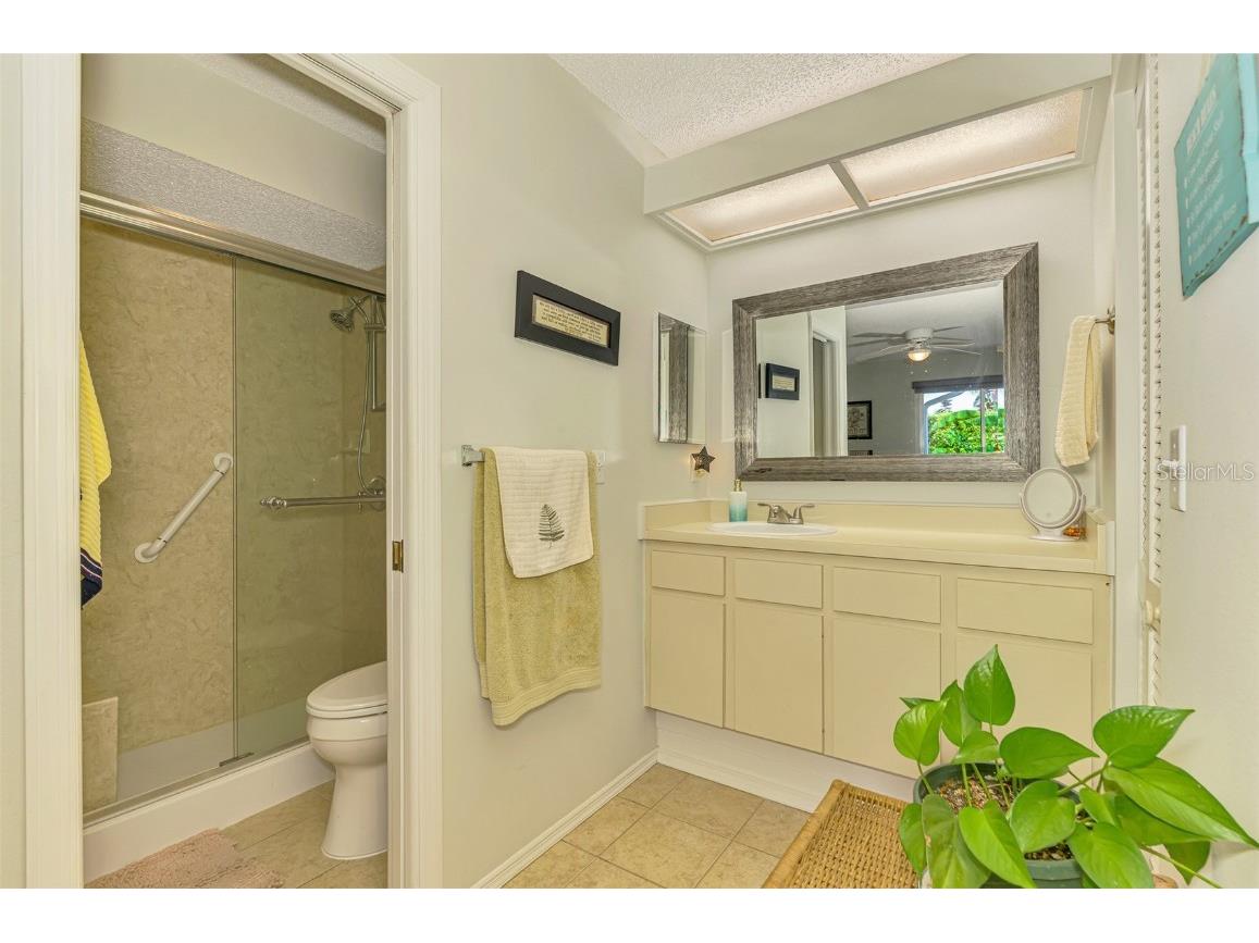 3008 Sail Pointe Circle #2C Venice FL 34293 N6137915 image32