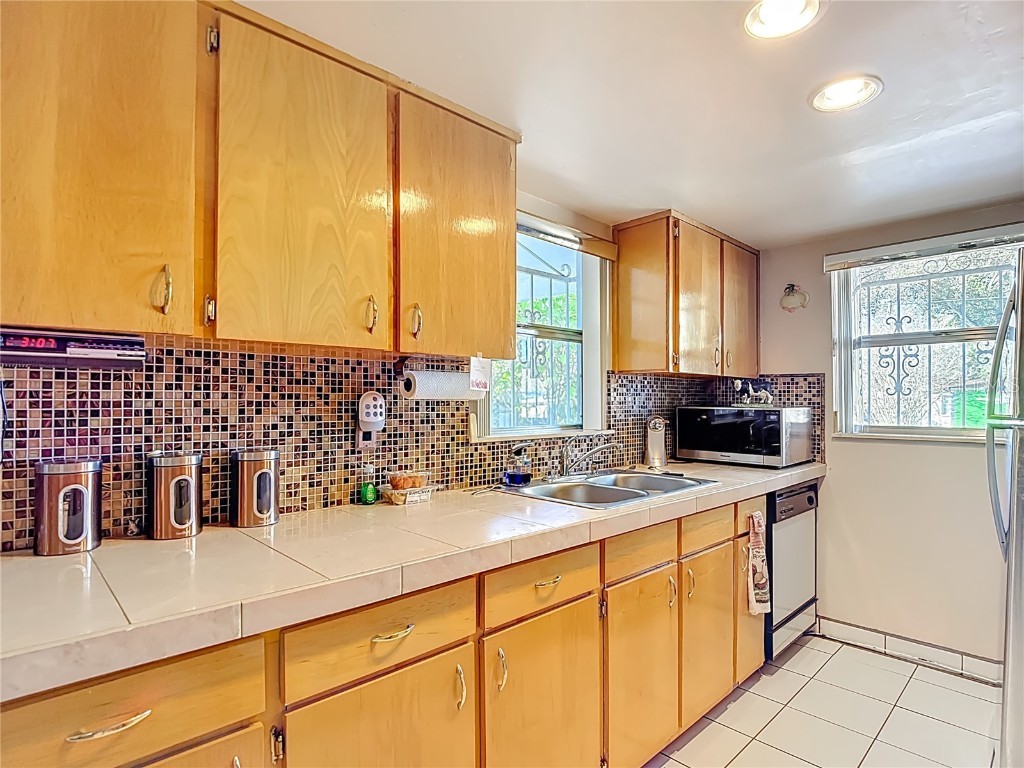 3008 W Powhatan Avenue Tampa FL 33614 TB8461459 image9