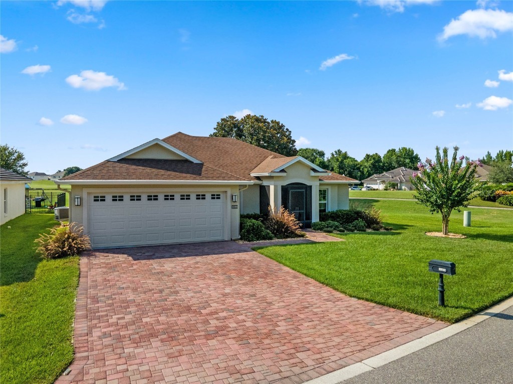 30099 Island Club Dr Tavares FL 32778 - LAKE DORA AND LAKE BEAUCLAIR G5070698 image1
