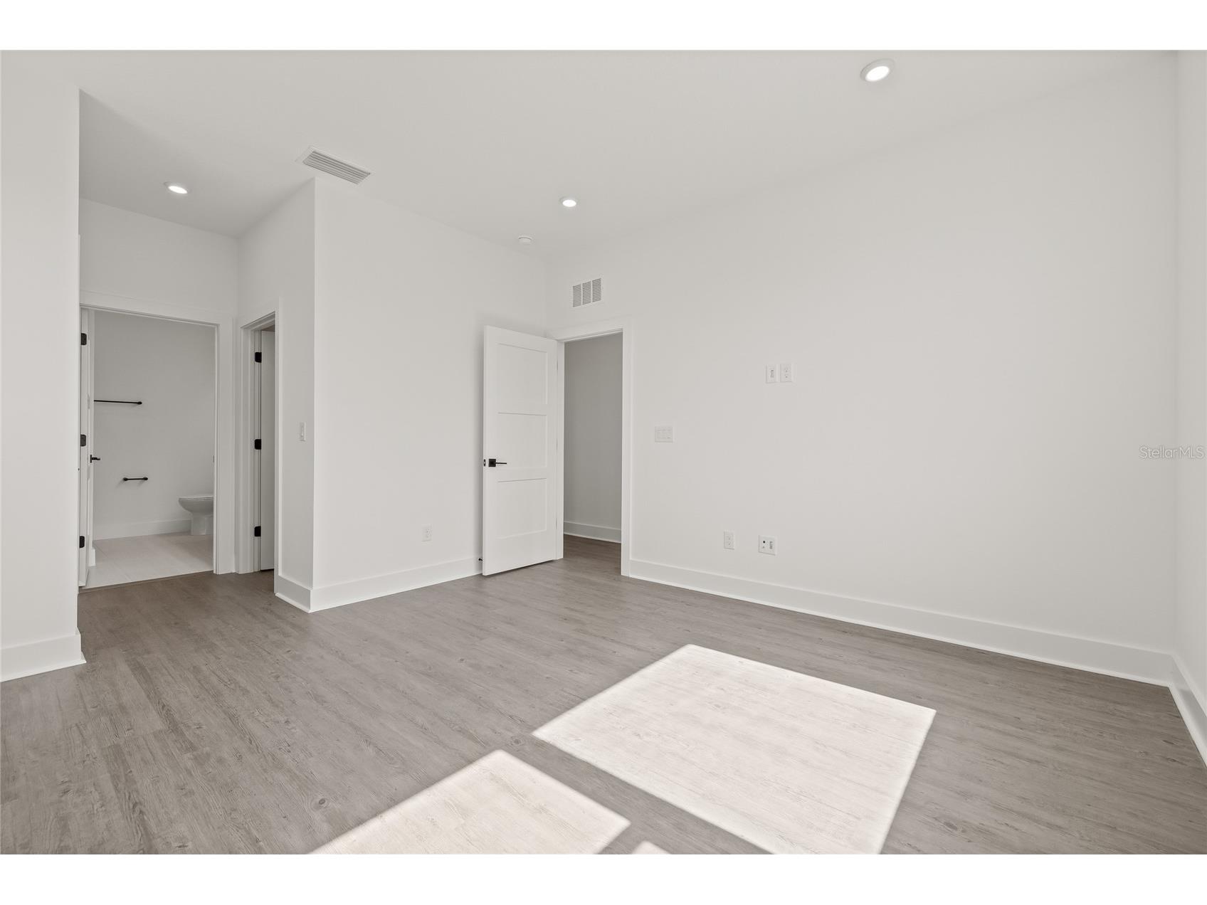 301 15th Street N Saint Petersburg FL 33705 TB8503588 image28