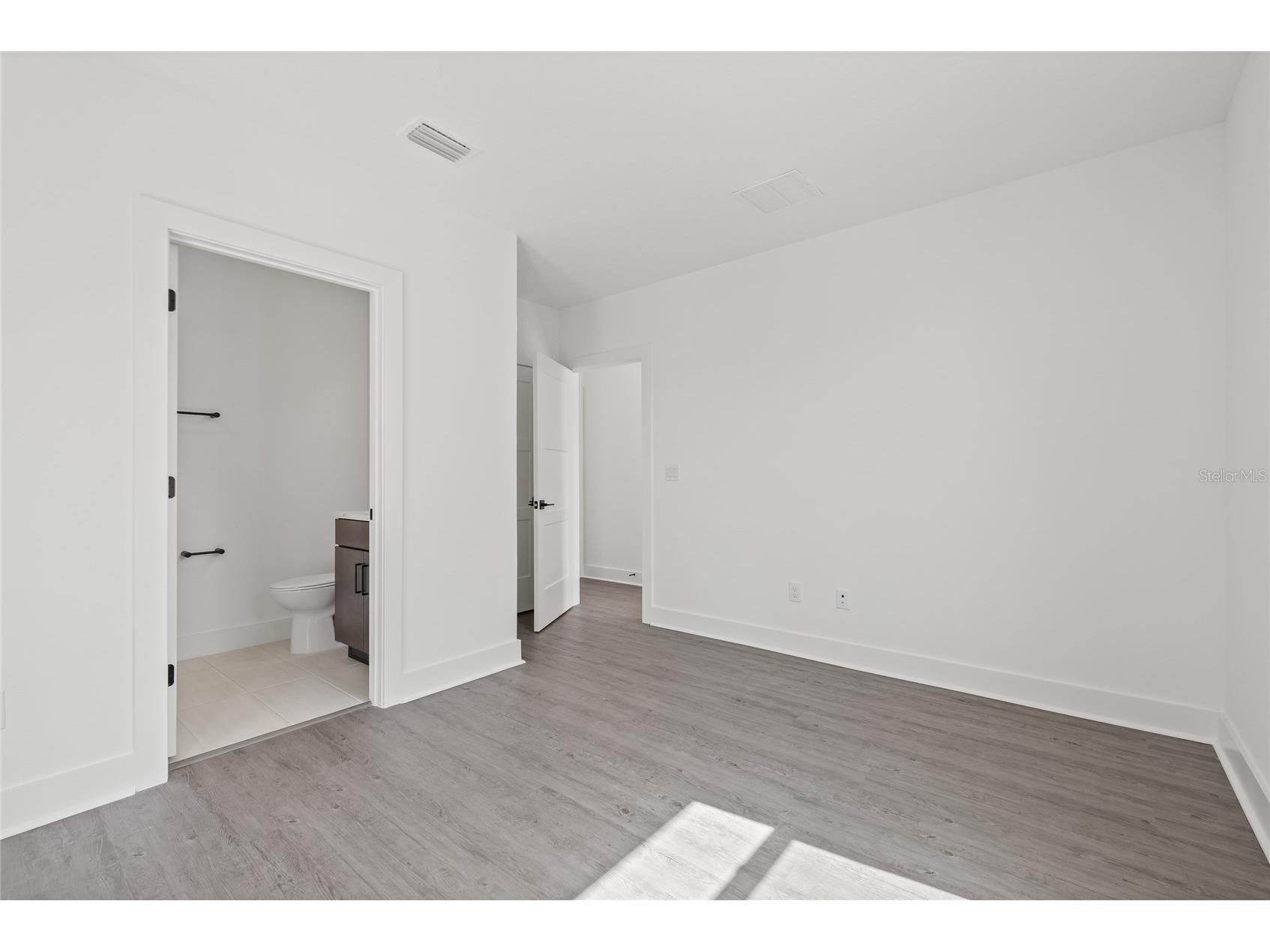 301 15th Street N Saint Petersburg FL 33705 TB8503588 image9