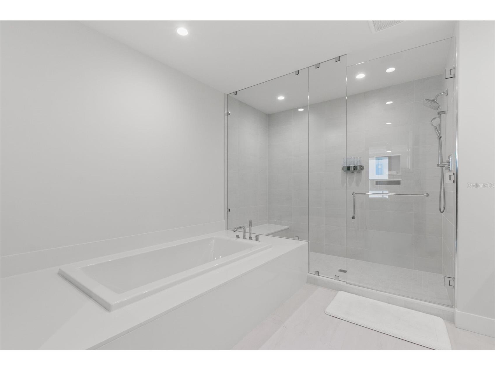 301 1st Street S #1204 Saint Petersburg FL 33701 TB8529425 image16