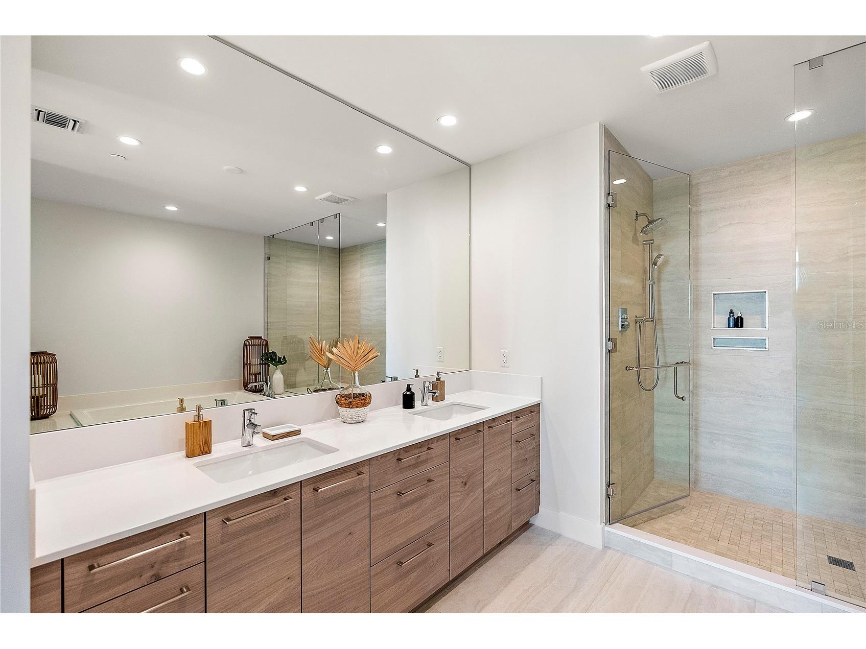 301 1st Street S #1607 Saint Petersburg FL 33701 TB8524949 image31