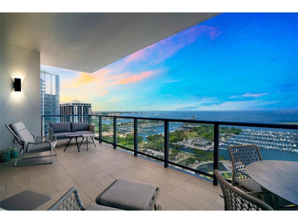 301 1st Street S #2402 Saint Petersburg FL 33701 U8244207 image1