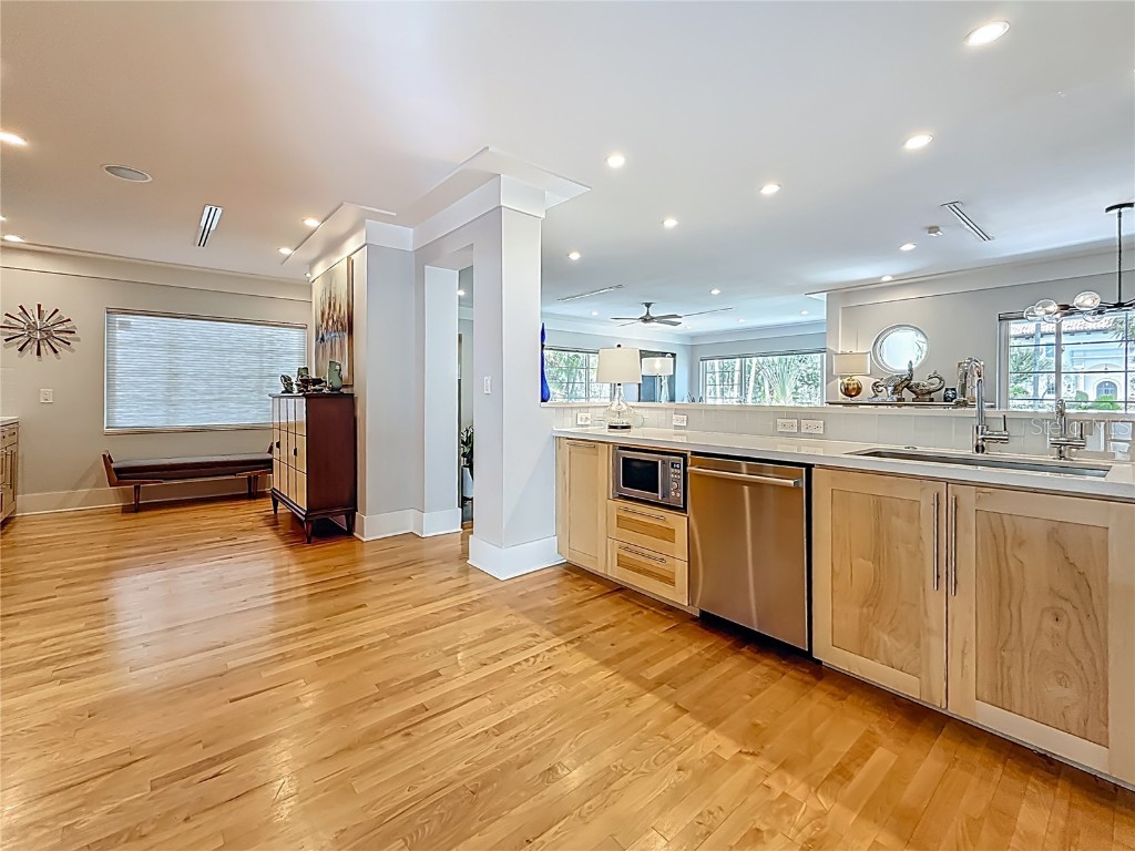 301 23rd Avenue NE Saint Petersburg FL 33704 - COFFEE POT BAYOU TB8394942 image13