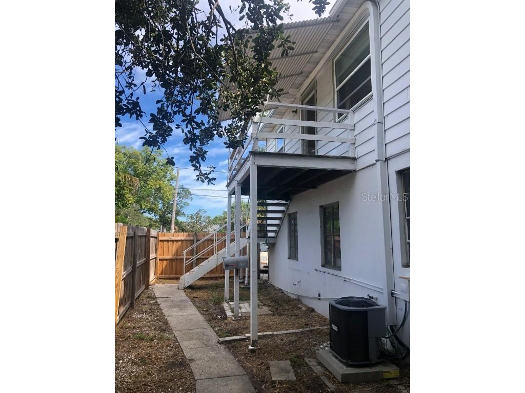 301 24th Avenue N #B Saint Petersburg FL 33704 OM708855 image1