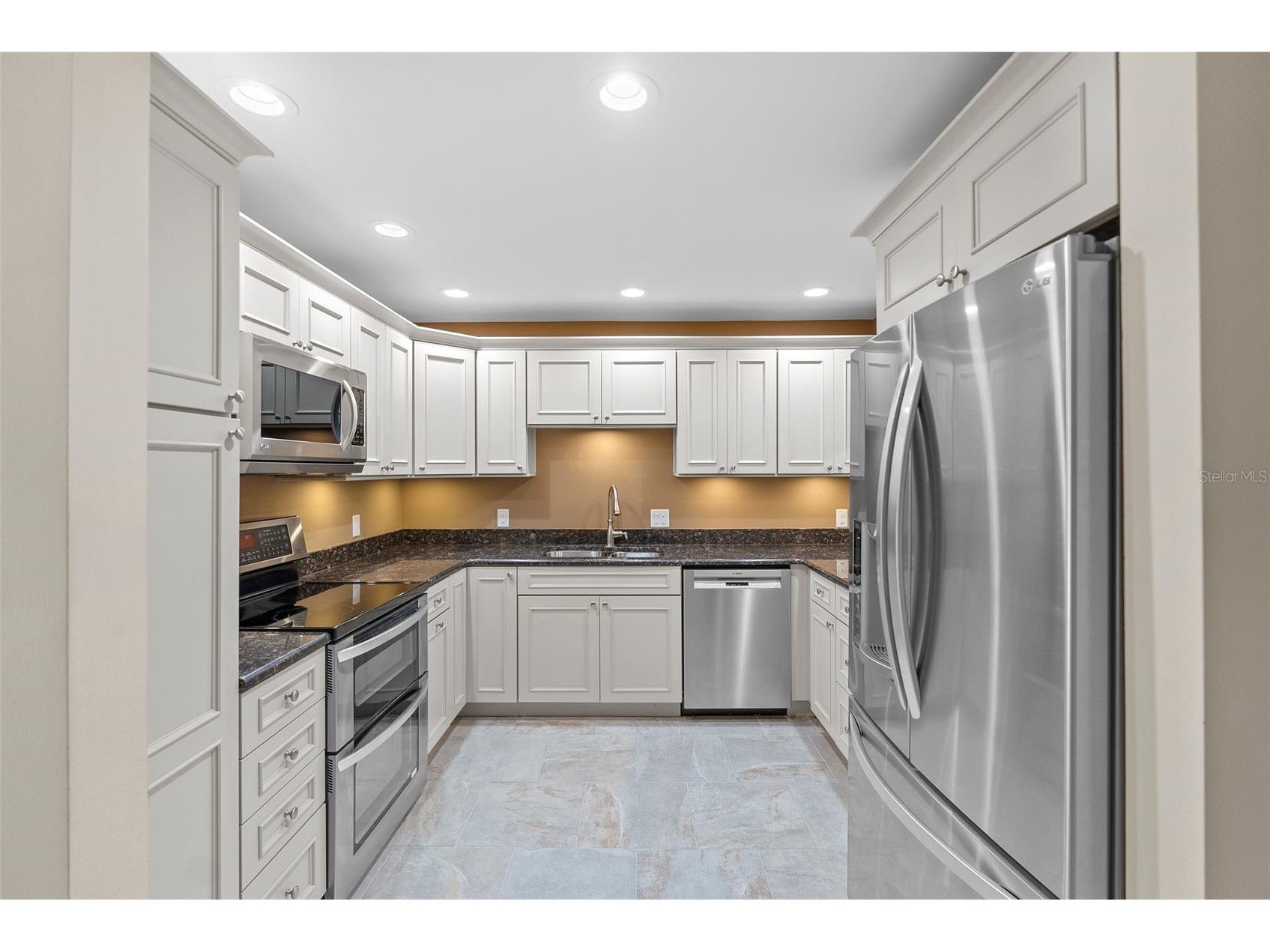 301 2nd Street N #13 Saint Petersburg FL 33701 TB8378623 image5