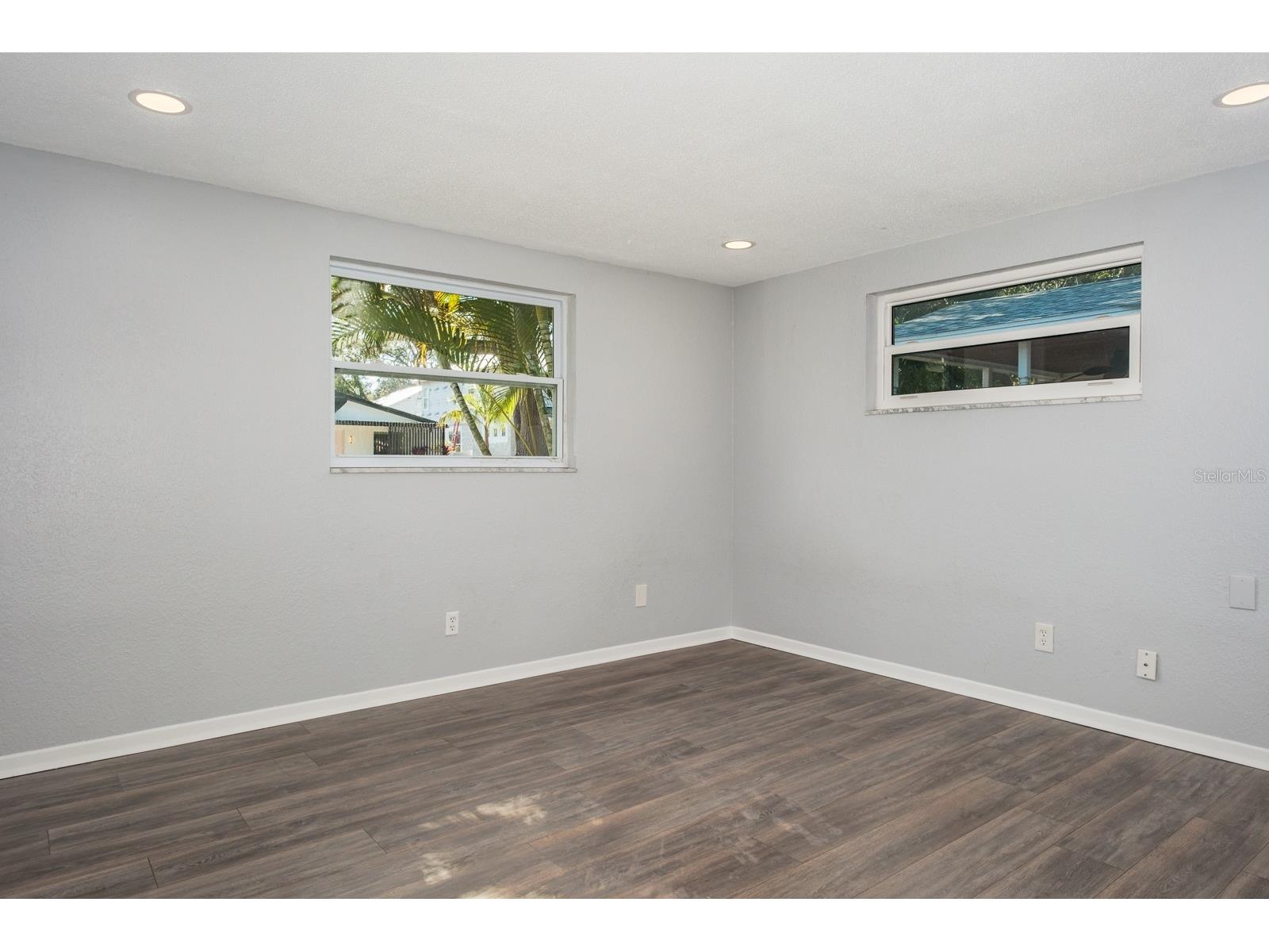 301 43rd Avenue N Saint Petersburg FL 33703 TB8467110 image20