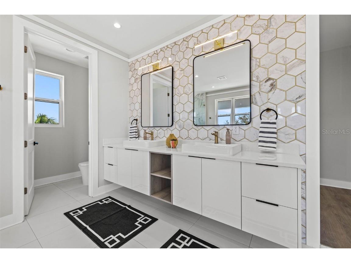 301 79th Street S Saint Petersburg FL 33707 T3511580 image9