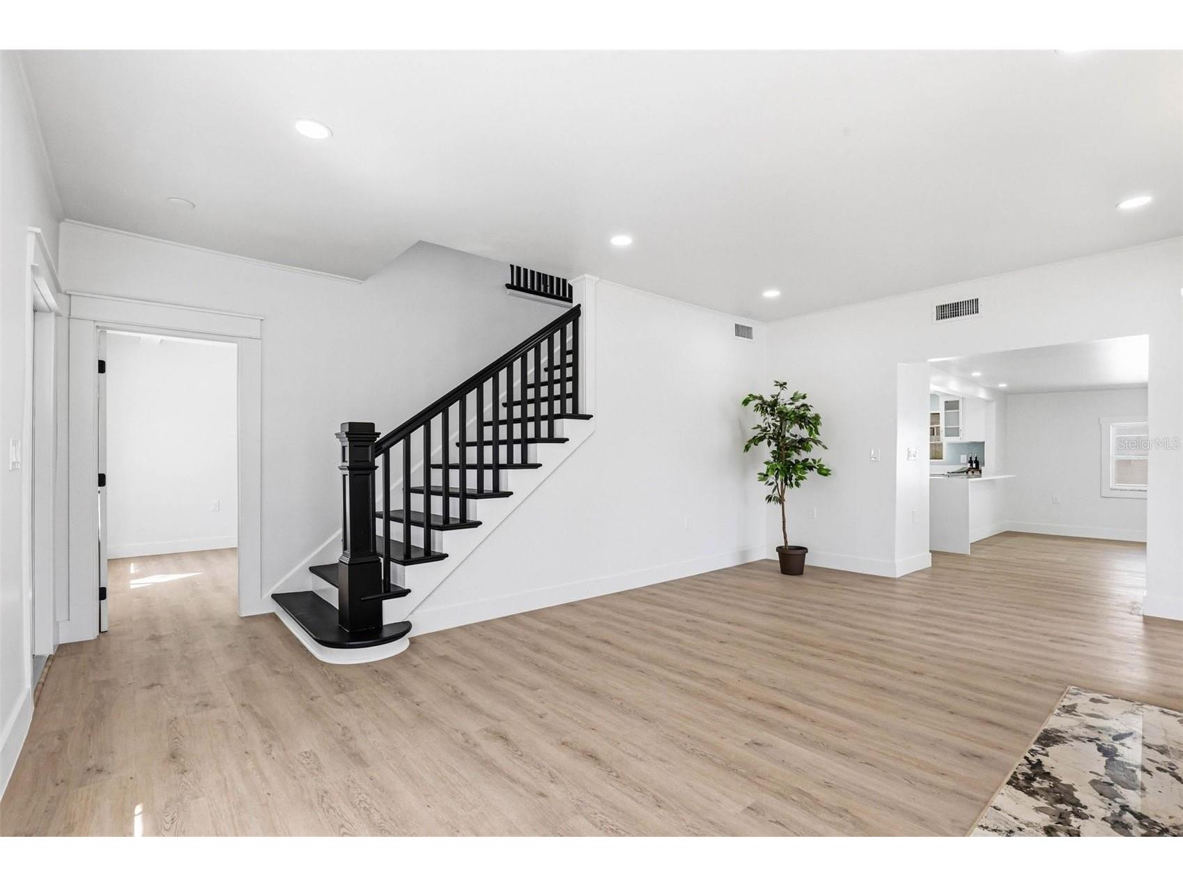 301 81st Avenue NE Saint Petersburg FL 33702 TB8520248 image11