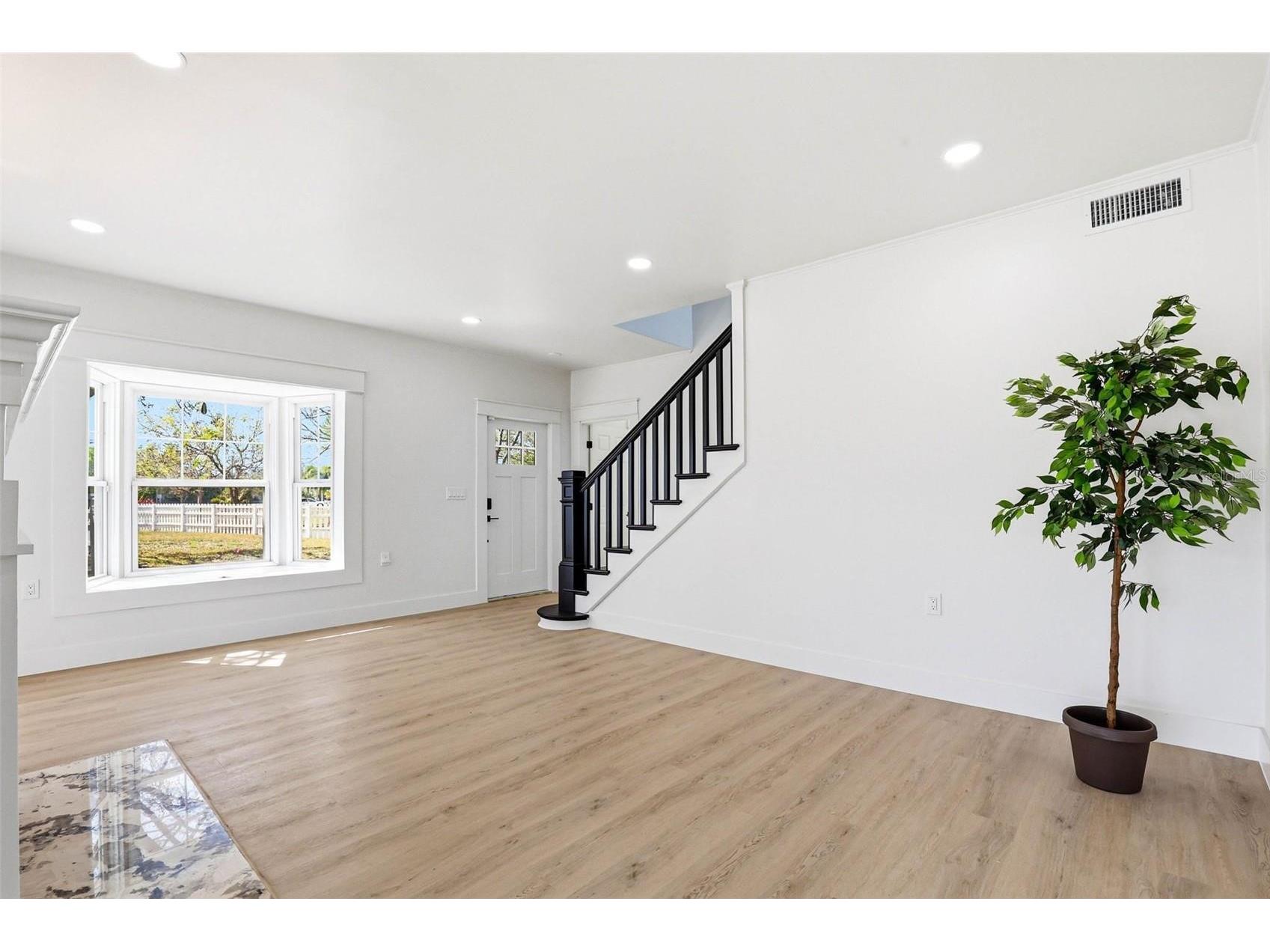 301 81st Avenue NE Saint Petersburg FL 33702 TB8520248 image14