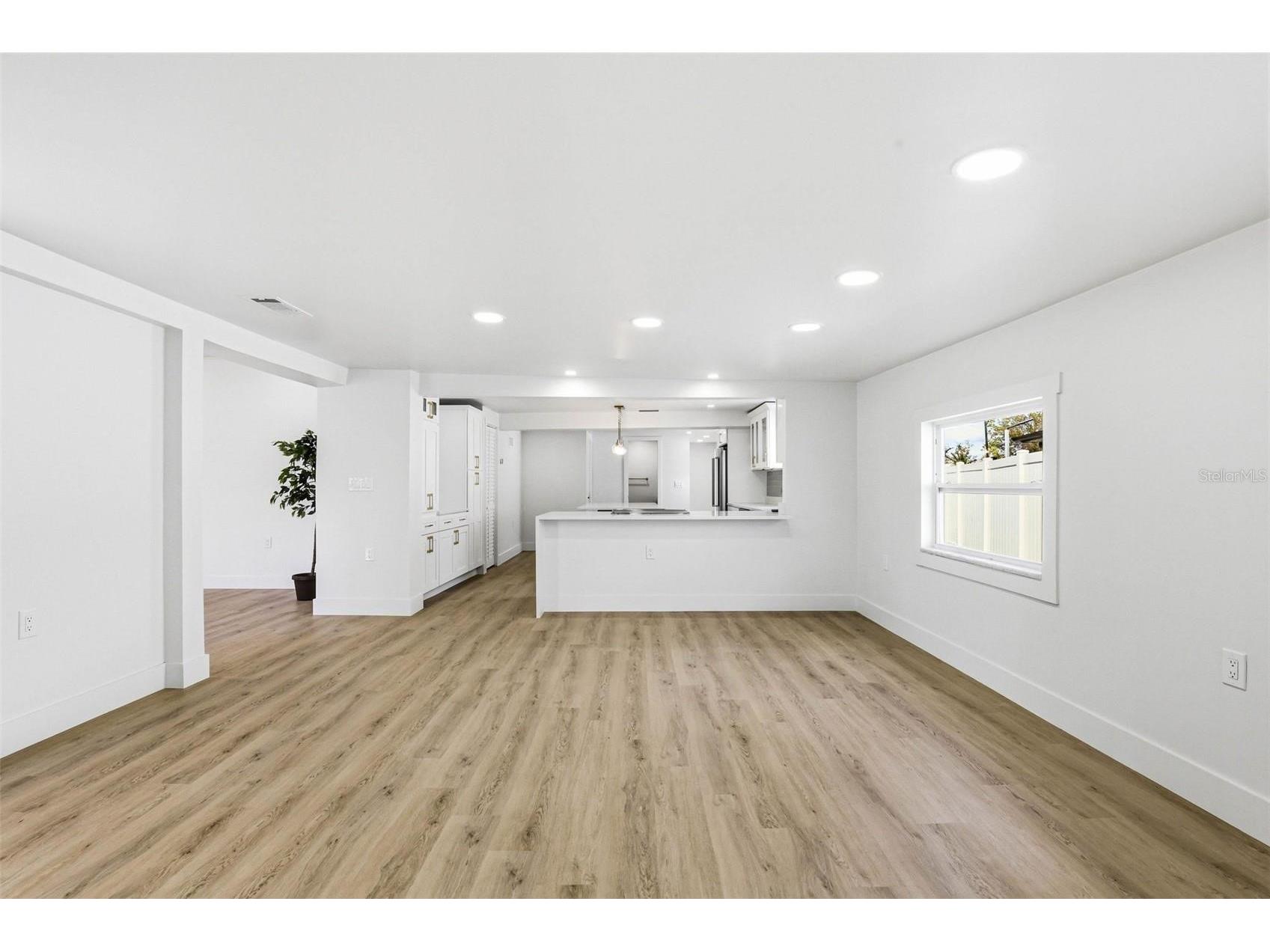 301 81st Avenue NE Saint Petersburg FL 33702 TB8520248 image19