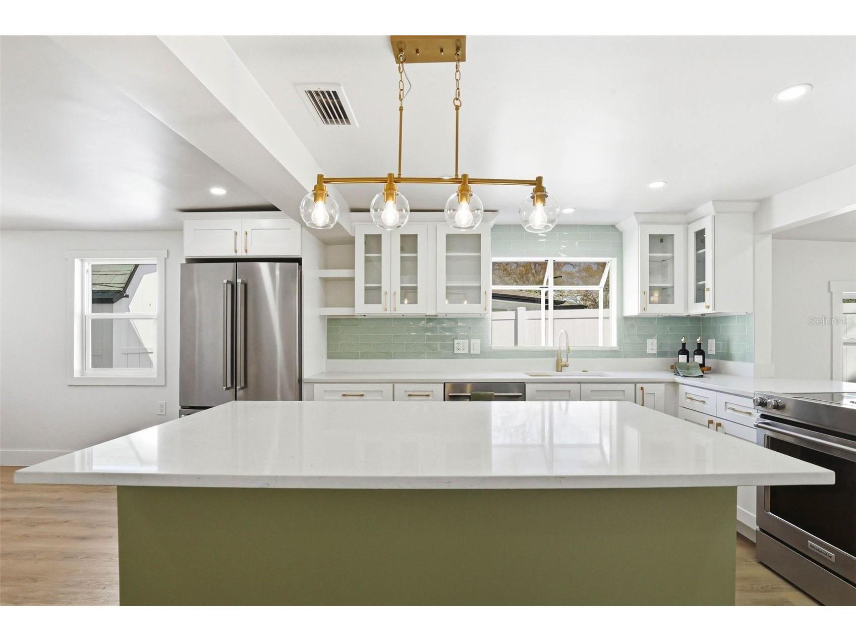 301 81st Avenue NE Saint Petersburg FL 33702 TB8520248 image2