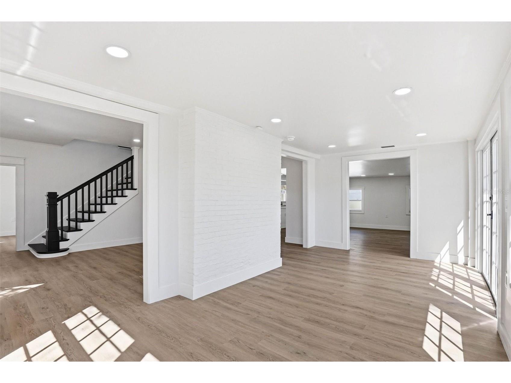 301 81st Avenue NE Saint Petersburg FL 33702 TB8520248 image20